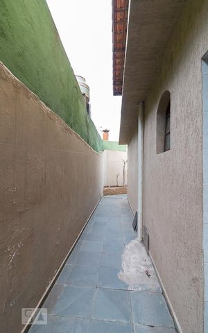 Casa à venda com 254m², 3 quartos e 2 vagasCorredor lateral externo