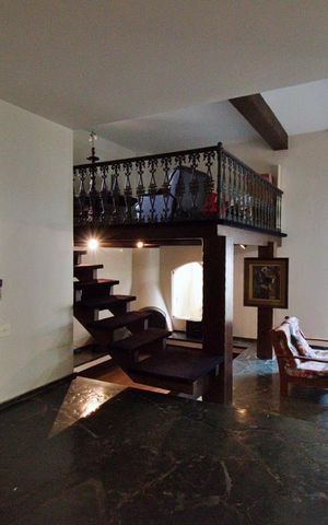 Casa à venda com 550m², 4 quartos e 5 vagas Casa à venda com 550m², 4 quartos e 5 vagasSala