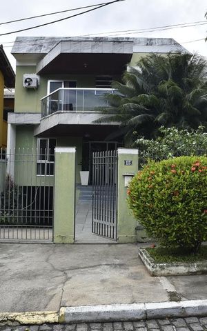 Casa de condomínio à venda com 450m², 4 quartos e 6 vagasFachada