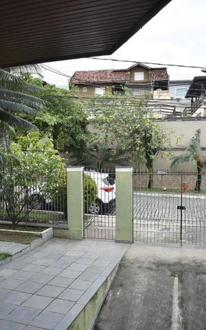 Casa de condomínio à venda com 450m², 4 quartos e 6 vagasVista do Quarto 1