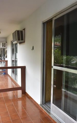Casa de condomínio à venda com 450m², 4 quartos e 6 vagasVaranda do Quarto 1,2 e Suíte 1