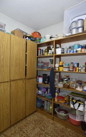 Casa de condomínio à venda com 450m², 4 quartos e 6 vagasDispensa