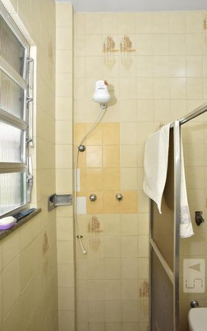 Casa de condomínio à venda com 450m², 4 quartos e 6 vagasBanheiro da Suíte 2