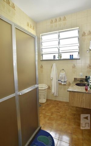 Casa de condomínio à venda com 450m², 4 quartos e 6 vagasBanheiro Social