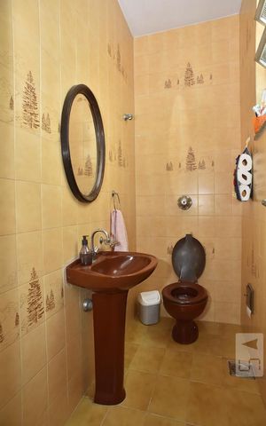 Casa de condomínio à venda com 450m², 4 quartos e 6 vagasLavabo