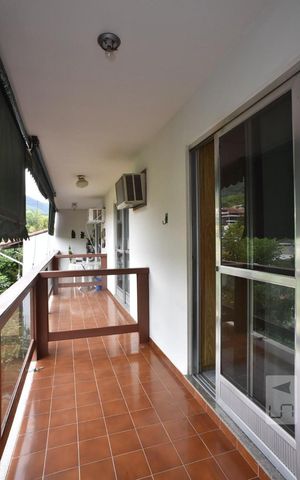 Casa de condomínio à venda com 450m², 4 quartos e 6 vagasVaranda do Quarto 1,2 e Suíte 1