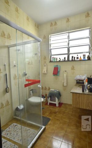 Casa de condomínio à venda com 450m², 4 quartos e 6 vagasBanheiro da Suíte