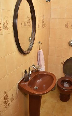 Casa de condomínio à venda com 450m², 4 quartos e 6 vagasLavabo