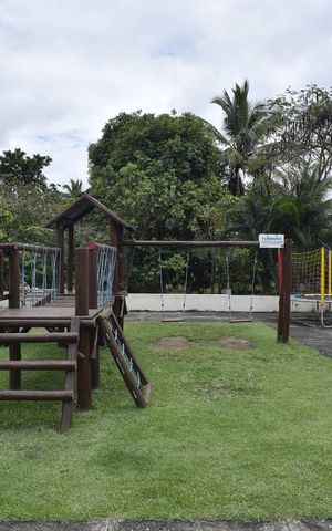 Casa de condomínio à venda com 450m², 4 quartos e 6 vagasÁrea Comum - Playground