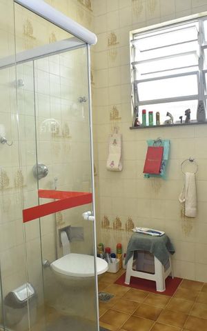 Casa de condomínio à venda com 450m², 4 quartos e 6 vagasBanheiro da Suíte