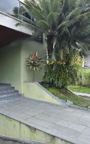 Casa de condomínio à venda com 450m², 4 quartos e 6 vagasFrente da Casa
