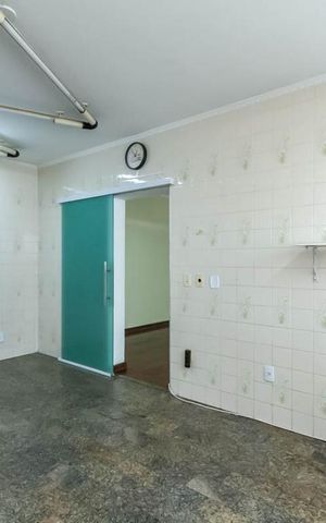 Casa à venda com 240m², 3 quartos e 5 vagas Casa à venda com 240m², 3 quartos e 5 vagasCozinha