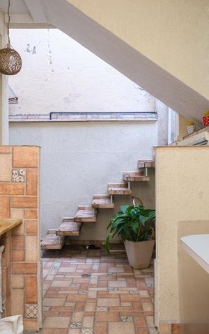 Casa à venda com 300m², 4 quartos e 4 vagas Casa à venda com 300m², 4 quartos e 4 vagasÁrea de Serviço