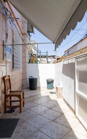 Casa à venda com 151m², 4 quartos e sem vaga Casa à venda com 151m², 4 quartos e sem vagaVaranda