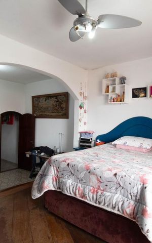 Casa à venda com 300m², 5 quartos e 2 vagas Casa à venda com 300m², 5 quartos e 2 vagasSuíte 1
