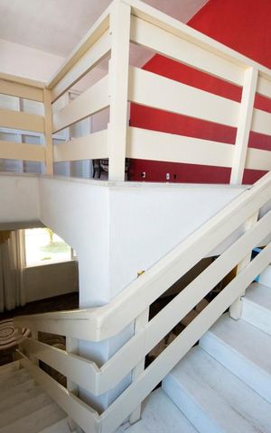 Casa à venda com 360m², 3 quartos e 4 vagasEscada