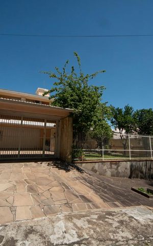 Casa à venda com 360m², 3 quartos e 4 vagasFachada