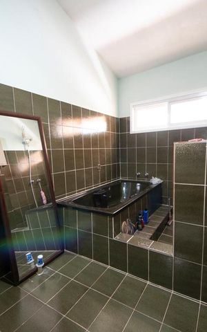 Casa à venda com 360m², 3 quartos e 4 vagasBanheiro da Suíte 2