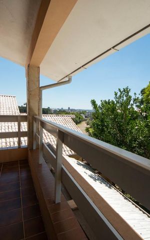 Casa à venda com 360m², 3 quartos e 4 vagasSacada da Sala 2