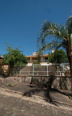 Casa à venda com 360m², 3 quartos e 4 vagasFachada
