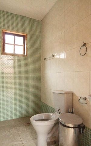 Casa à venda com 300m², 5 quartos e 2 vagas Casa à venda com 300m², 5 quartos e 2 vagasBanheiro da Área de Festas