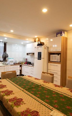 Casa à venda com 300m², 5 quartos e 2 vagas Casa à venda com 300m², 5 quartos e 2 vagasCopa e Cozinha