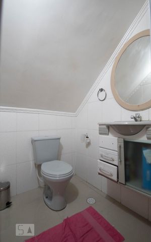 Casa à venda com 300m², 5 quartos e 2 vagas Casa à venda com 300m², 5 quartos e 2 vagasLavabo