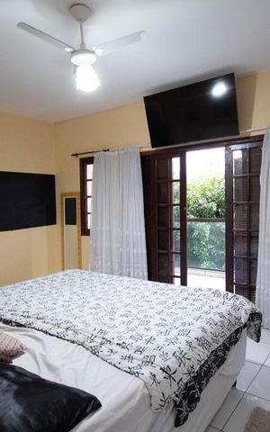 Casa à venda com 300m², 5 quartos e 2 vagas Casa à venda com 300m², 5 quartos e 2 vagasSuíte 3