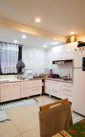 Casa à venda com 300m², 5 quartos e 2 vagas Casa à venda com 300m², 5 quartos e 2 vagasCozinha