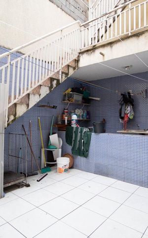 Casa à venda com 300m², 5 quartos e 2 vagas Casa à venda com 300m², 5 quartos e 2 vagasÁrea de Serviço