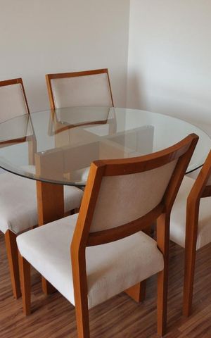 Apartamento à venda com 38m², 1 quarto e 1 vagaSala - detalhe mesa