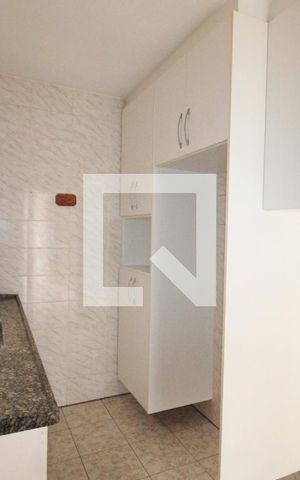 Apartamento para alugar com 60m², 2 quartos e sem vagaCozinha e Área de Serviço