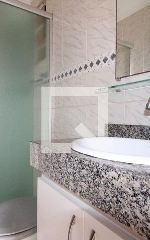 Apartamento para alugar com 60m², 2 quartos e sem vagaBanheiro