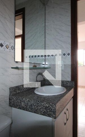 Apartamento para alugar com 60m², 2 quartos e sem vagaBanheiro