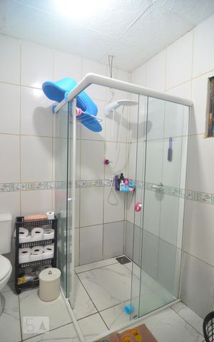 Casa para alugar com 60m², 3 quartos e 4 vagasBanheiro