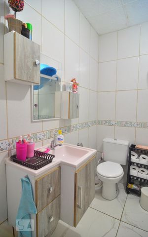 Casa para alugar com 60m², 3 quartos e 4 vagasBanheiro