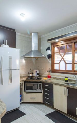 Casa à venda com 250m², 3 quartos e 3 vagas Casa à venda com 250m², 3 quartos e 3 vagasCozinha