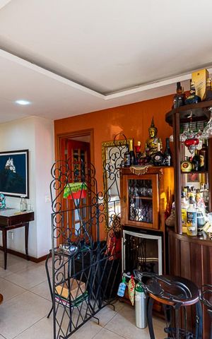 Apartamento à venda com 239m², 4 quartos e 2 vagas Apartamento à venda com 239m², 4 quartos e 2 vagasSala