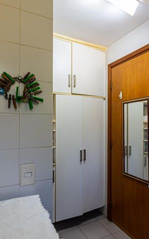 Apartamento à venda com 239m², 4 quartos e 2 vagas Apartamento à venda com 239m², 4 quartos e 2 vagasÁrea de Serviço