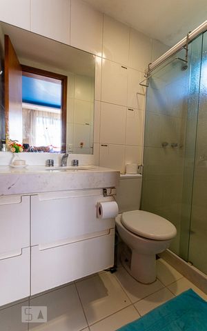 Apartamento à venda com 239m², 4 quartos e 2 vagas Apartamento à venda com 239m², 4 quartos e 2 vagasBanheiro da Suíte 4