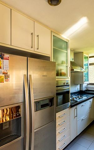 Apartamento à venda com 239m², 4 quartos e 2 vagas Apartamento à venda com 239m², 4 quartos e 2 vagasCozinha