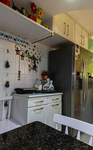 Apartamento à venda com 239m², 4 quartos e 2 vagas Apartamento à venda com 239m², 4 quartos e 2 vagasCozinha