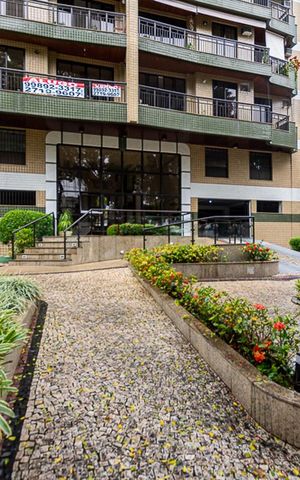 Apartamento à venda com 239m², 4 quartos e 2 vagas Apartamento à venda com 239m², 4 quartos e 2 vagasEntrada