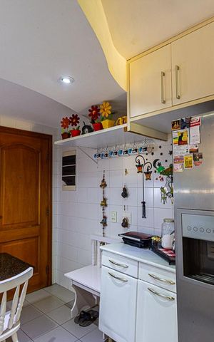 Apartamento à venda com 239m², 4 quartos e 2 vagas Apartamento à venda com 239m², 4 quartos e 2 vagasCozinha