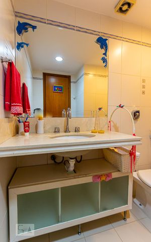 Apartamento à venda com 239m², 4 quartos e 2 vagas Apartamento à venda com 239m², 4 quartos e 2 vagasBanheiro da Suite 2