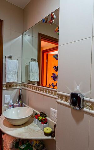 Apartamento à venda com 239m², 4 quartos e 2 vagas Apartamento à venda com 239m², 4 quartos e 2 vagasBanheiro da Suíte 1