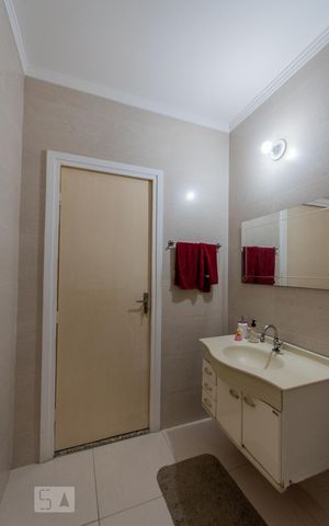 Casa à venda com 300m², 3 quartos e 3 vagas Casa à venda com 300m², 3 quartos e 3 vagasBanheiro 2