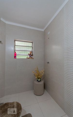 Casa à venda com 300m², 3 quartos e 3 vagas Casa à venda com 300m², 3 quartos e 3 vagasBanheiro 2