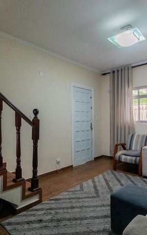 Casa à venda com 300m², 3 quartos e 3 vagas Casa à venda com 300m², 3 quartos e 3 vagasSala