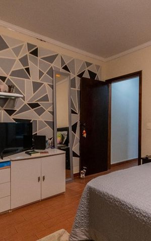 Casa à venda com 300m², 3 quartos e 3 vagas Casa à venda com 300m², 3 quartos e 3 vagasQuarto 3